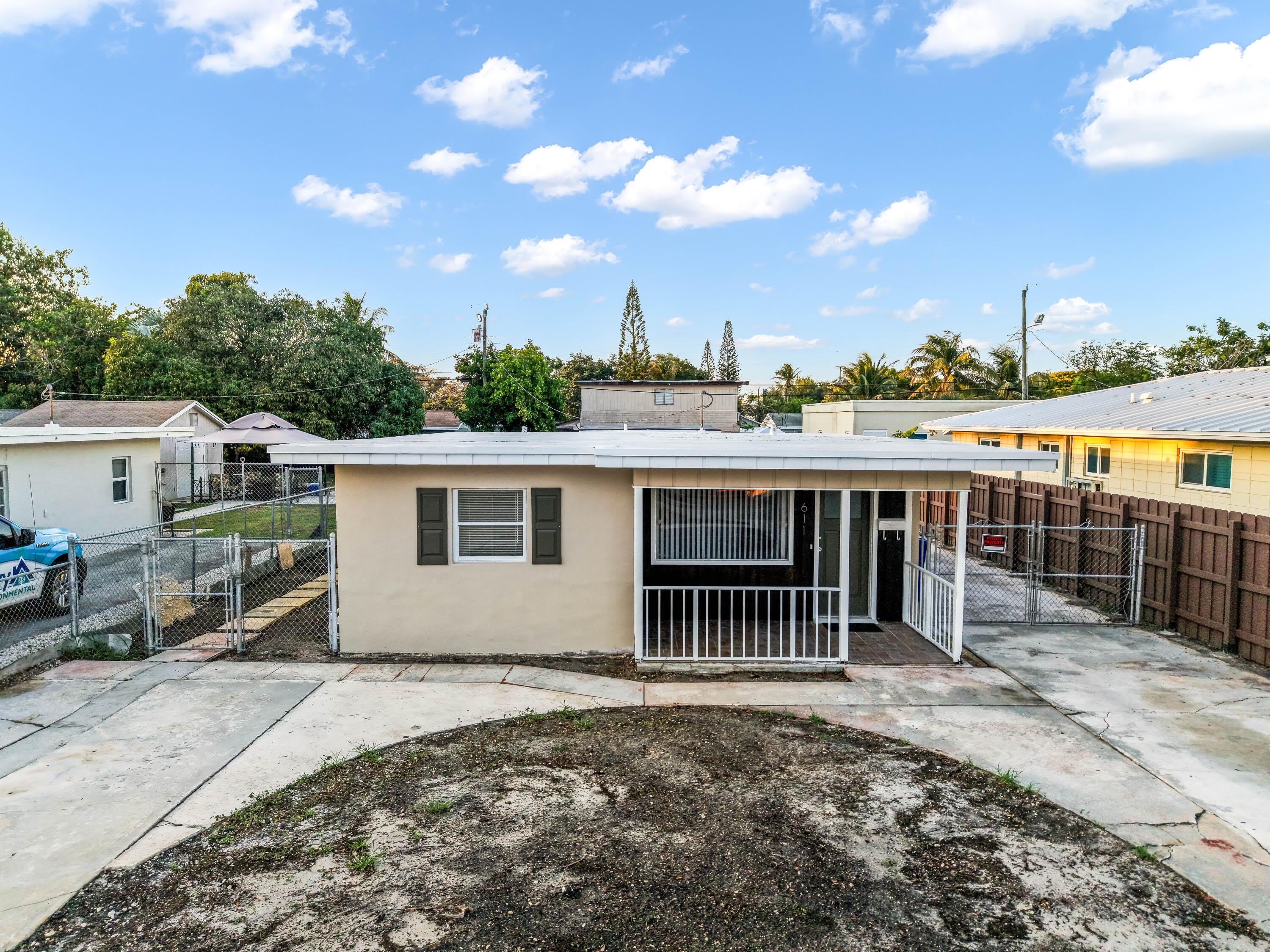 611 NE 34th Street – photo 1
