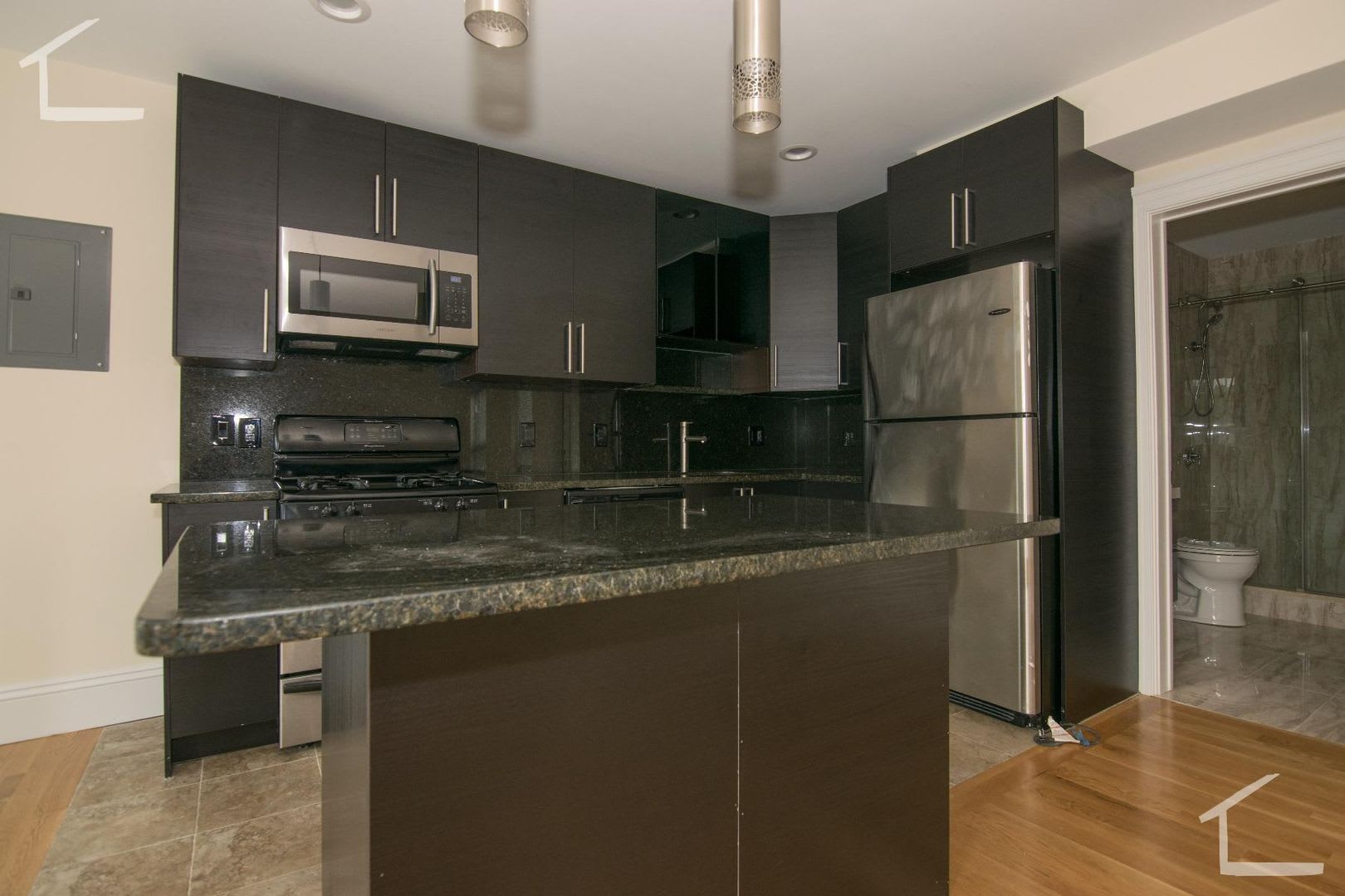 Charming 3 Bedroom-No Broker Fee – photo 1
