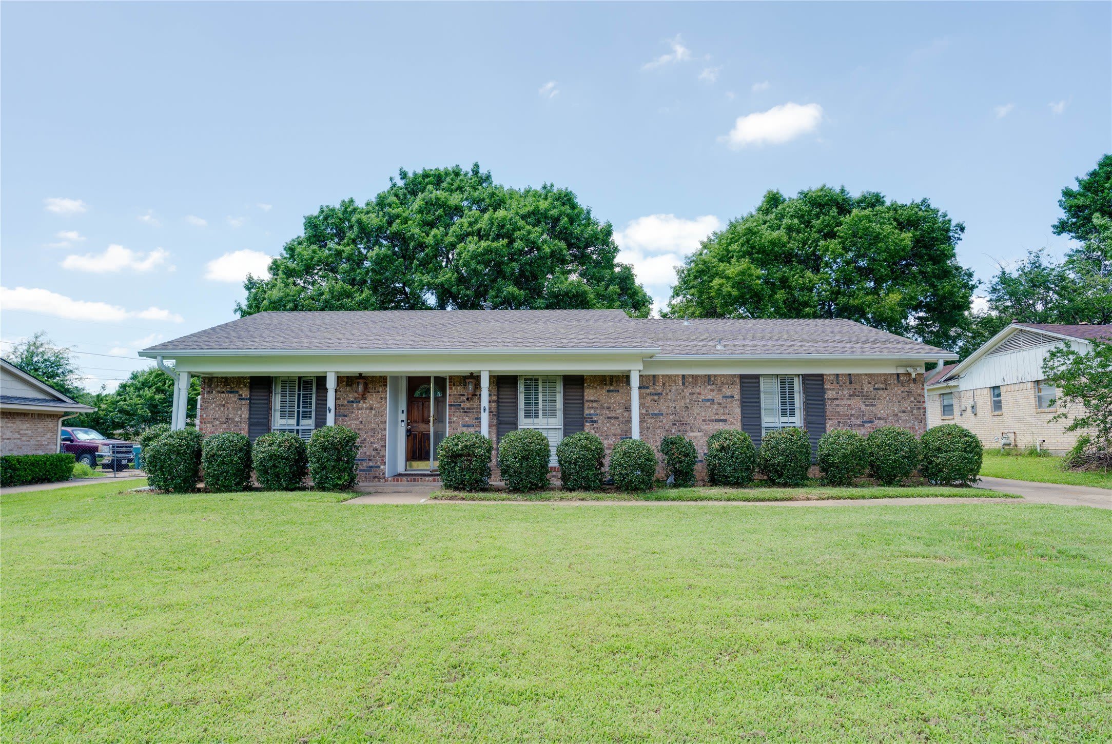 615 Oxford Drive – photo 1
