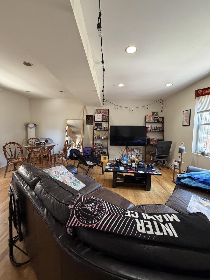 518 North May St. – photo 1