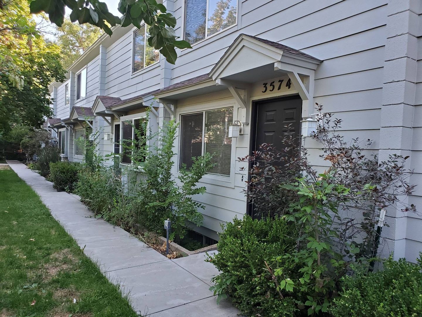 Sunny, newly remodeled 3 bed + office/2.5 bath in Applewood townhomes close to NOBO! – photo 1