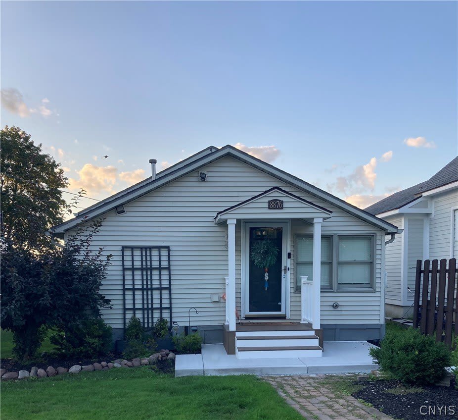 8876 Maple Drive – photo 1 of 9