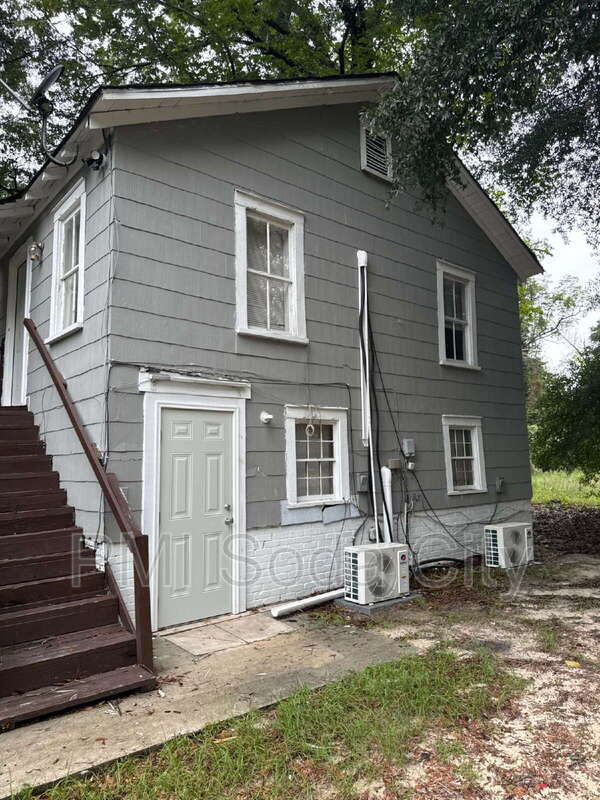 211 E Brooks St – photo 1 of 19
