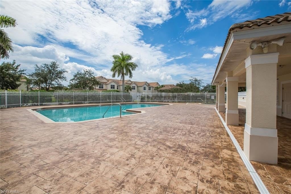 836 Hampton Cir – photo 1