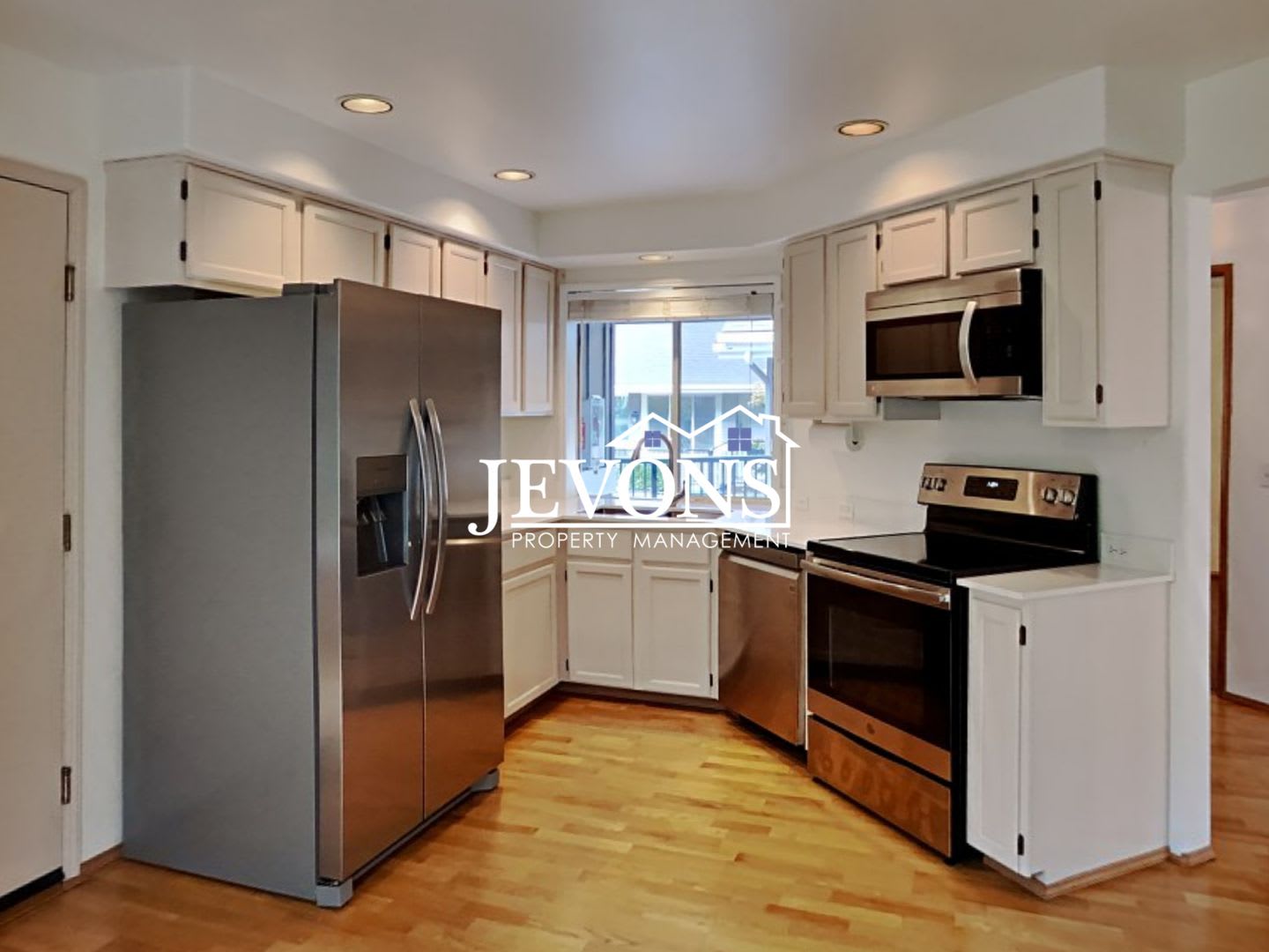 Fabulous 2 Bedrooms, 2 Bathroom, Top-Floor Condo in Klahanie – photo 1 of 46