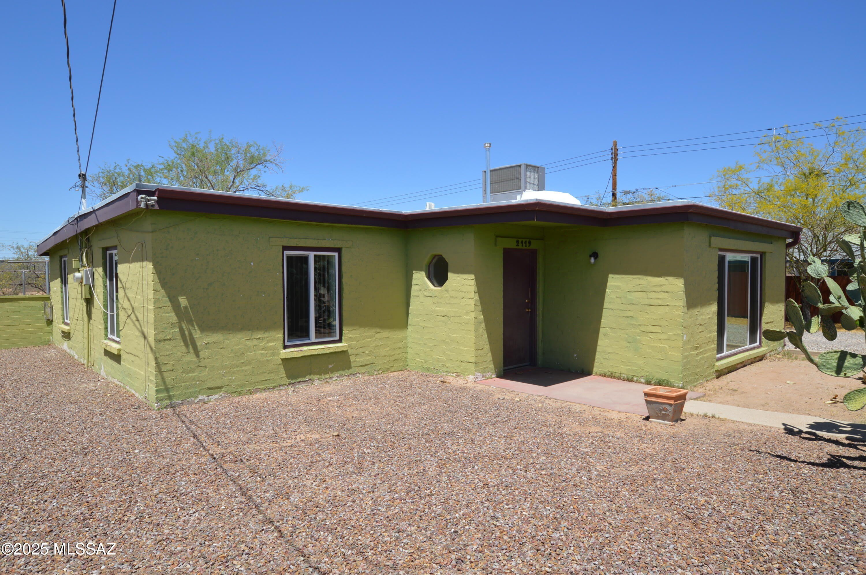 2119 N Catalina Avenue – photo 1
