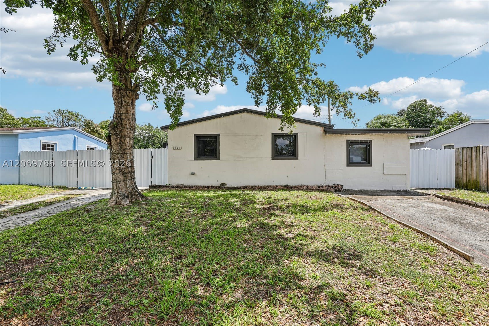 1421 N 68th Ter – photo 1