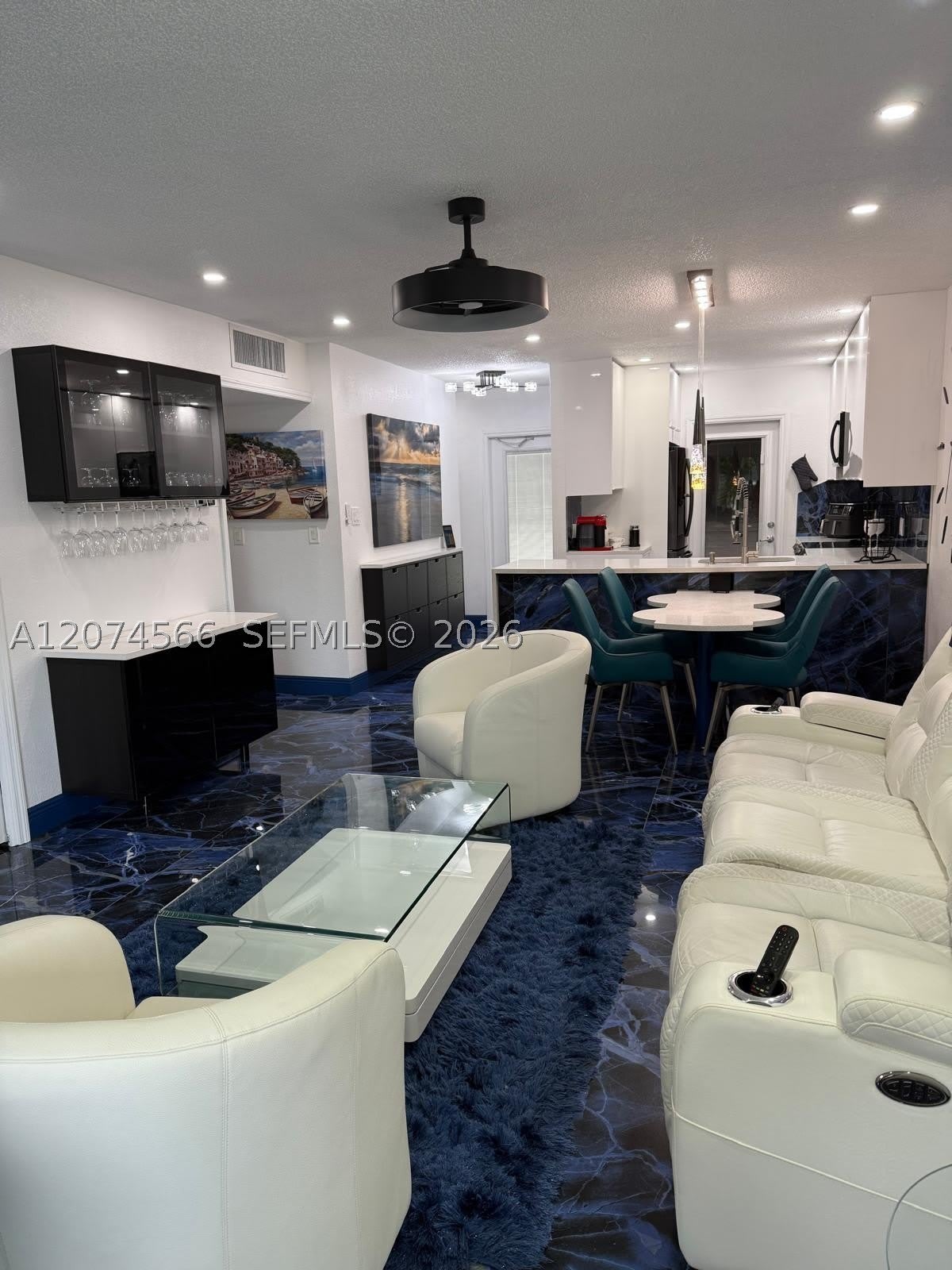 5121 W Oakland Park Blvd – photo 1