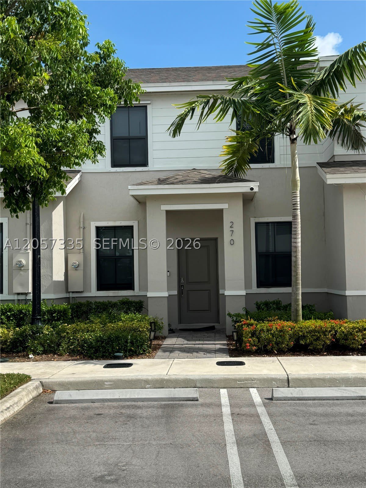 270 NE 12th St – photo 1