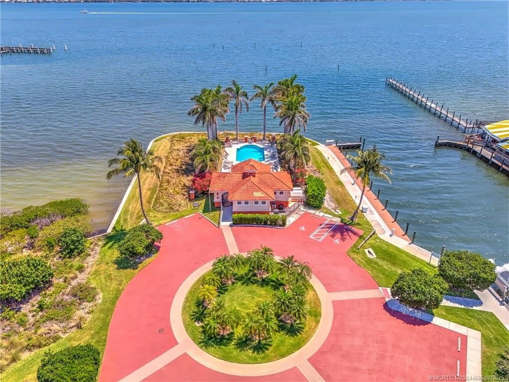 1528 Ne Outrigger Landings Drive – photo 1 of 217