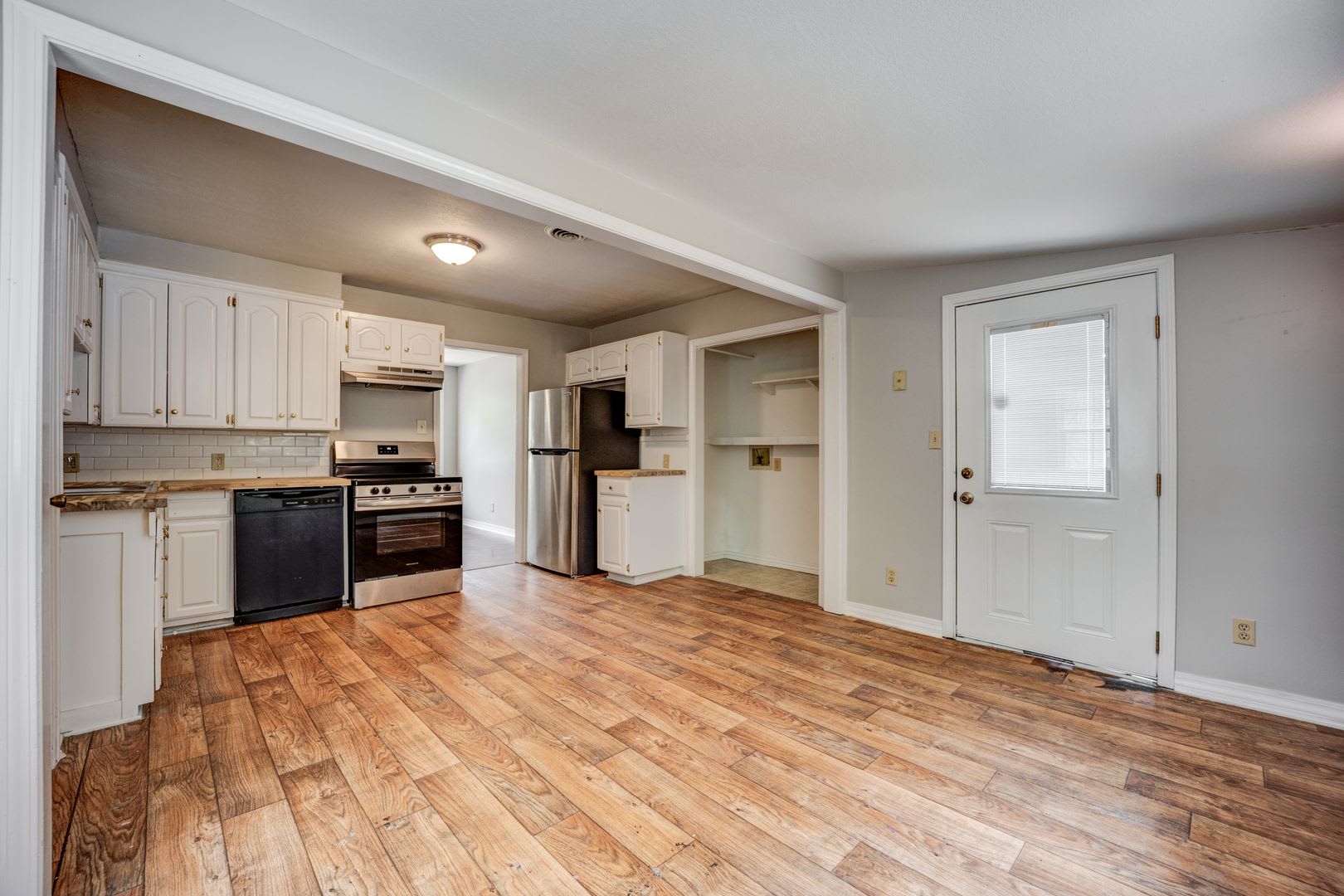FREE MONTH RENT! Freshly Updated 3 Bedroom House – photo 1