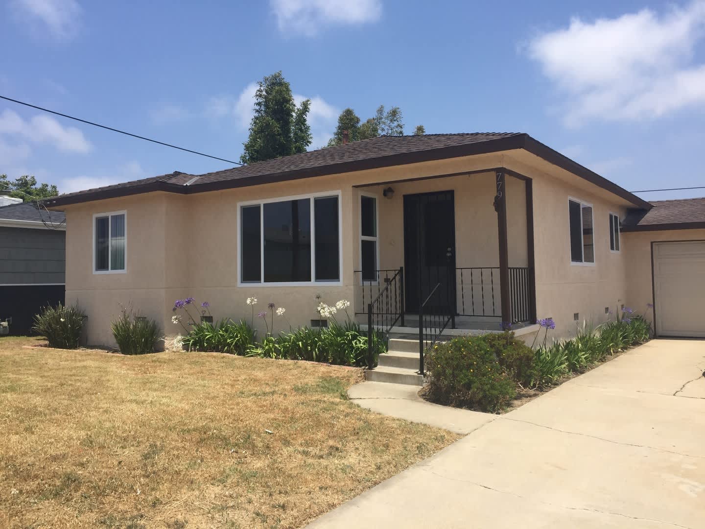 Fresh 3 bedroom + bonus room house minutes away from the beach! – photo 1