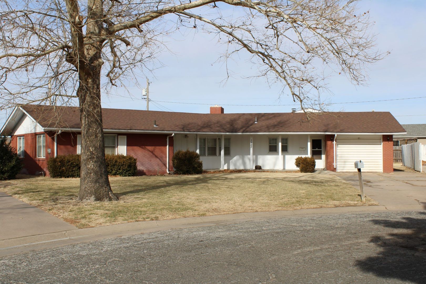 5 Bedrooms 2 Bath House With Attached Garage – photo 1 of 16
