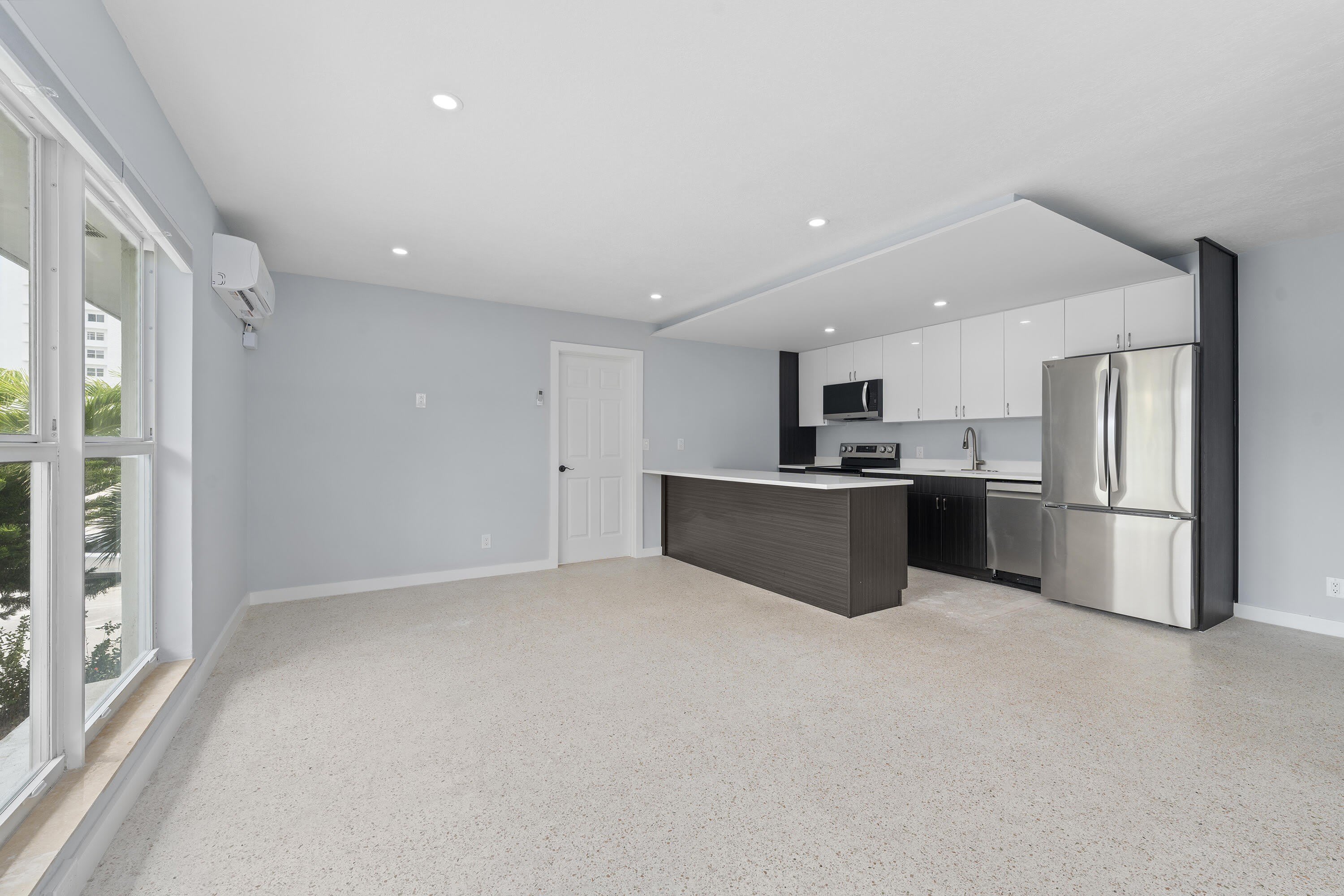 3220 Ne 7Th Place – photo 1