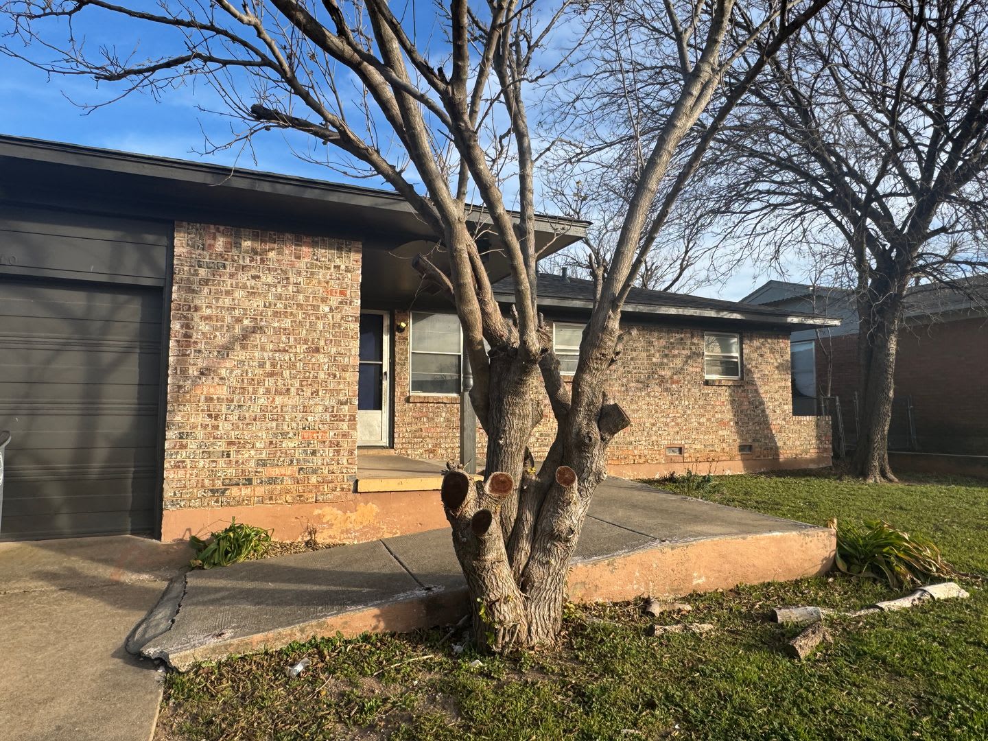 3310 SW Salinas- Available now! – photo 1