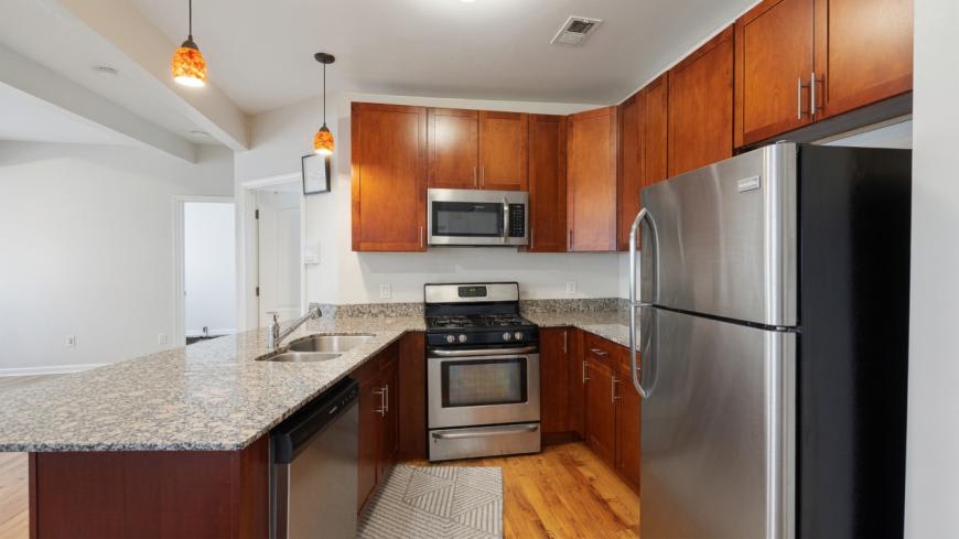 7225 N Rogers – photo 1