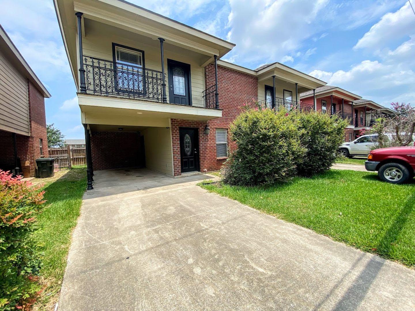 Move-In Special! 2-Bedroom, 2.5-Bath Townhome Located Across from McNeese Campus! – photo 1