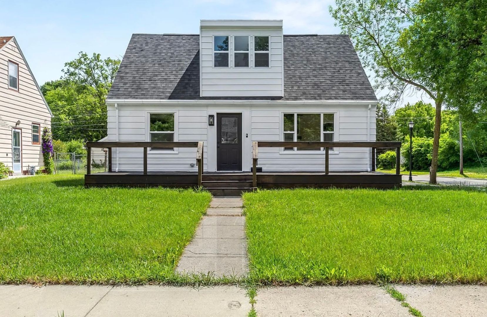 Spacious Updated 5-Bedroom North Fargo Home Near NDSU with Finished Basement and Plenty of Living Space – photo 1