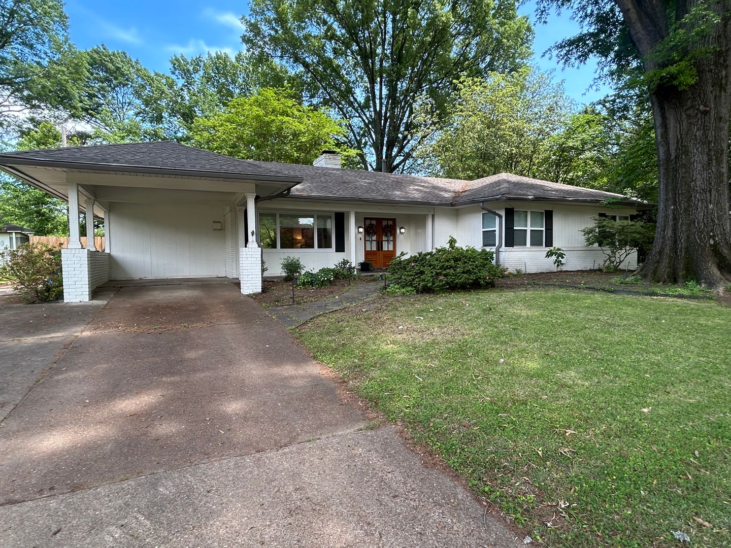 Great Location! Completely Renovated! Huge Backyard! Pets welcome, fees apply. – photo 1