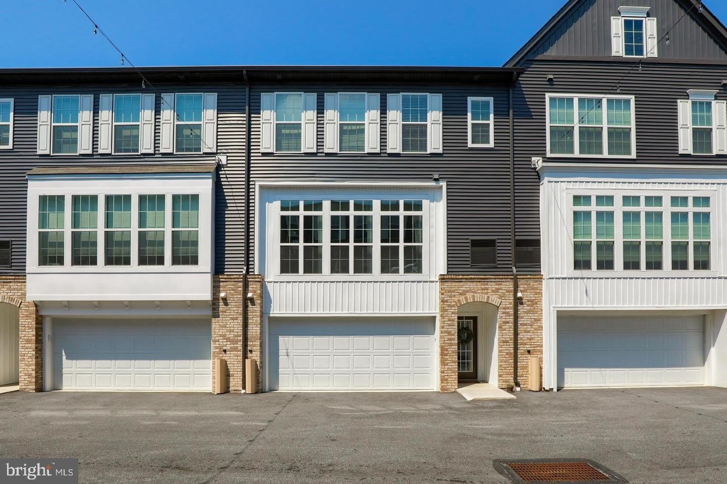806 MAYER Place – photo 1