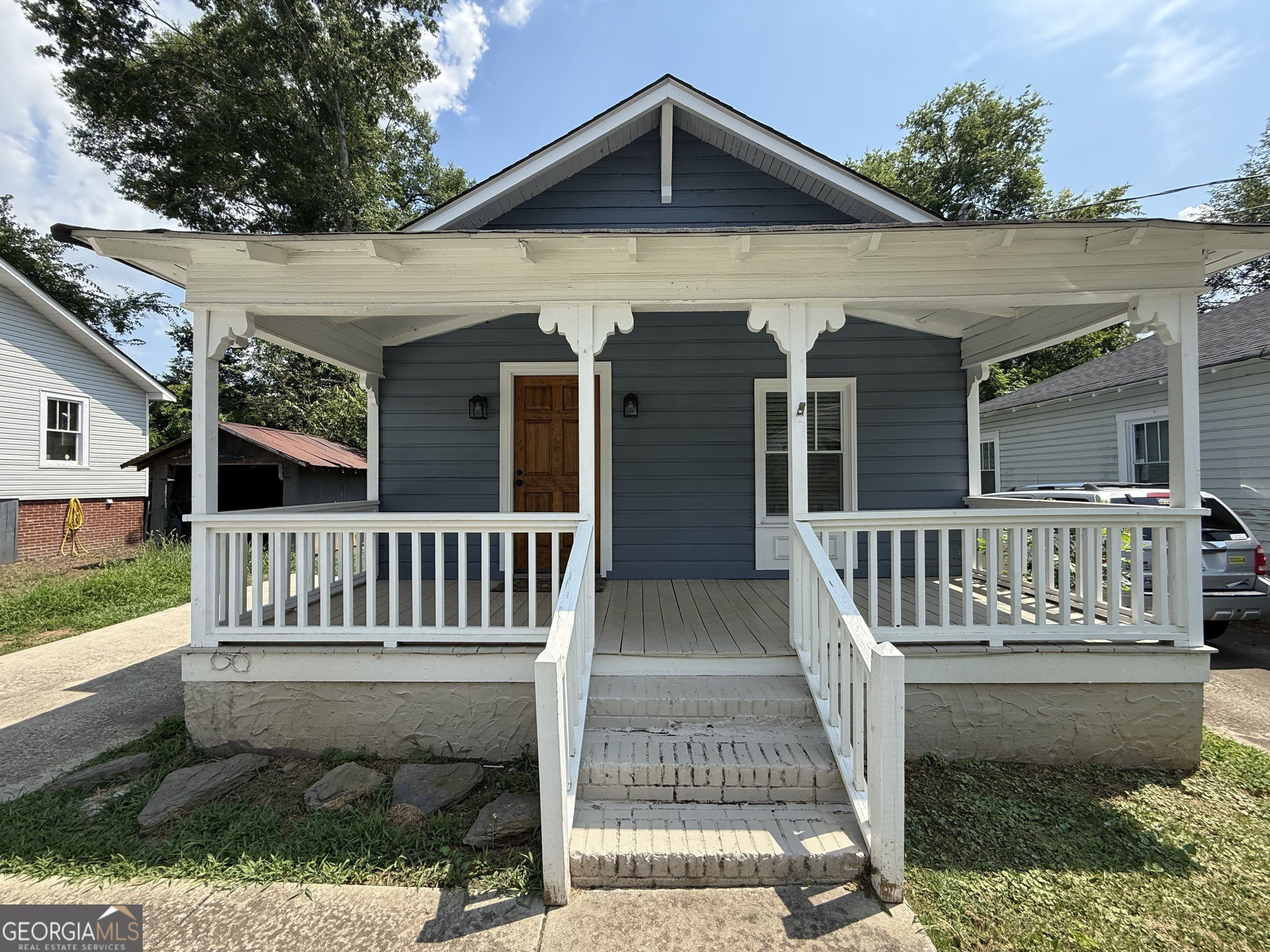 606 W 10Th Street Ne – photo 1 of 43