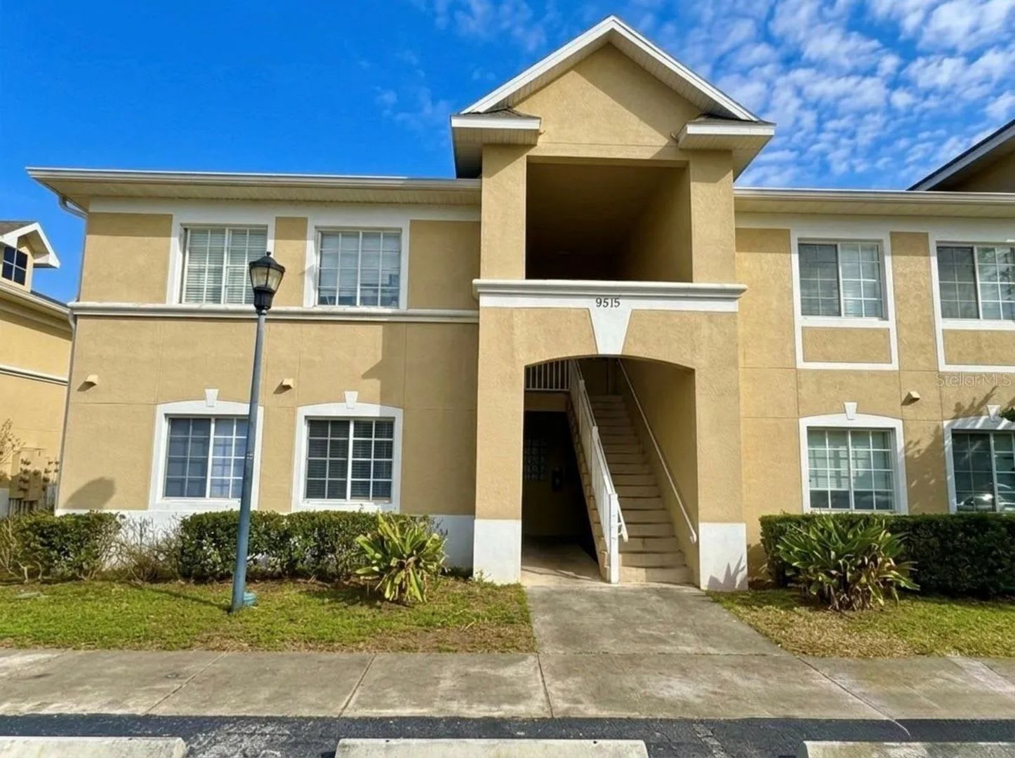 Charming 3BR Condo in Riverview – photo 1