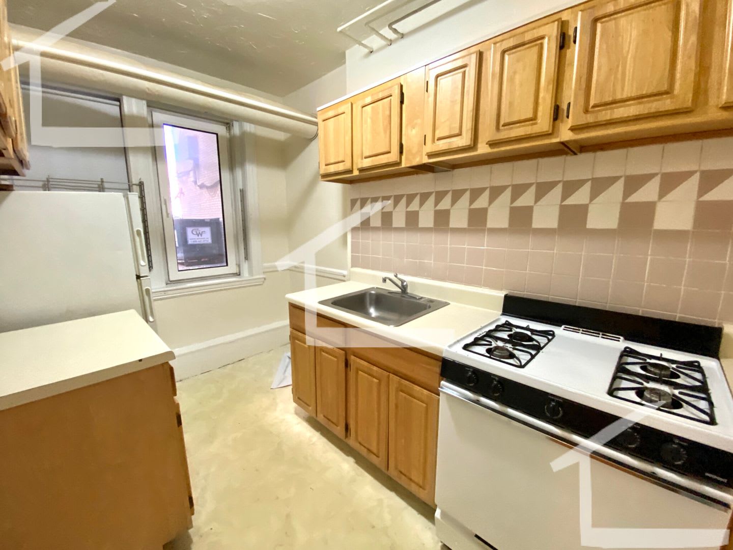 Charming 2 Bedroom-No Broker Fee – photo 1