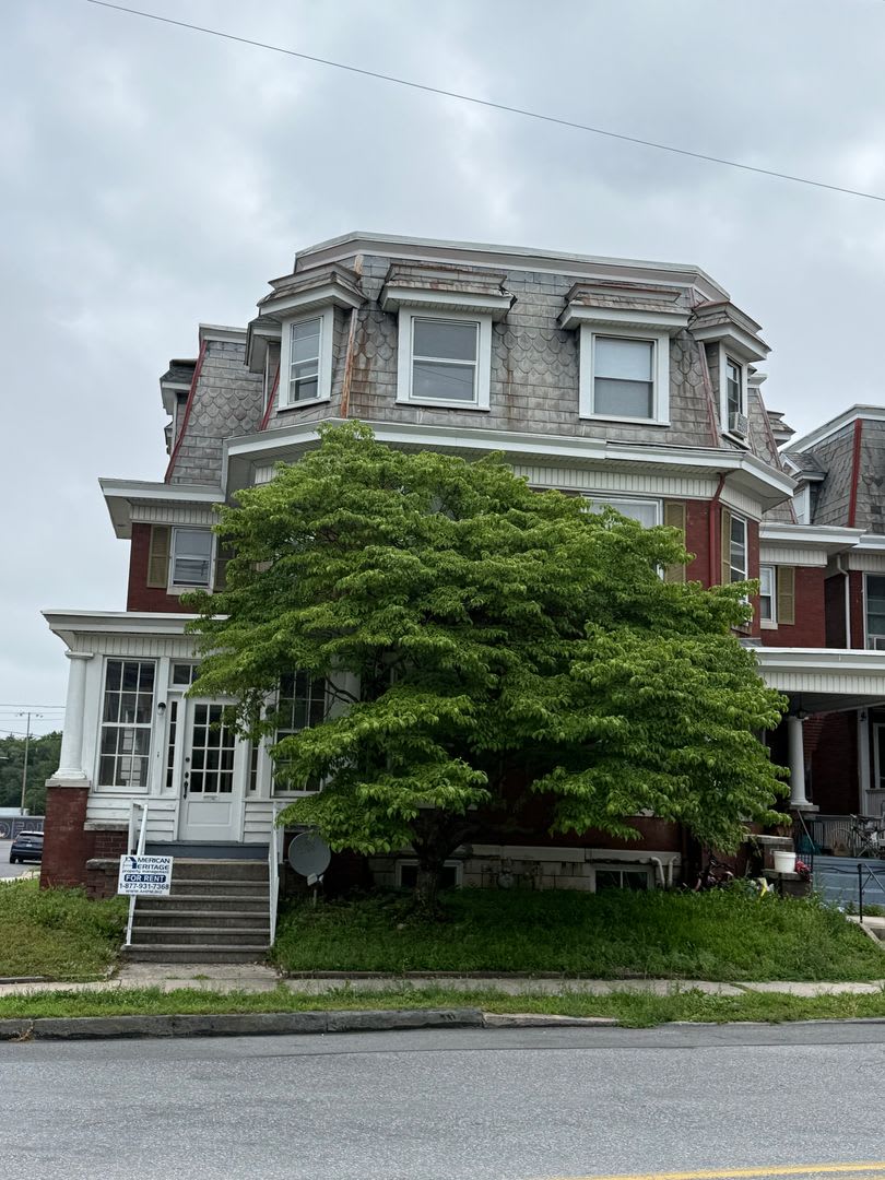 49 W Commerce Street Chambersburg Pa 17201 – photo 1 of 53