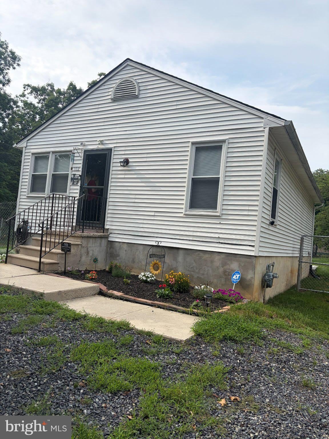 102 NEW JERSEY Avenue – photo 1 of 18