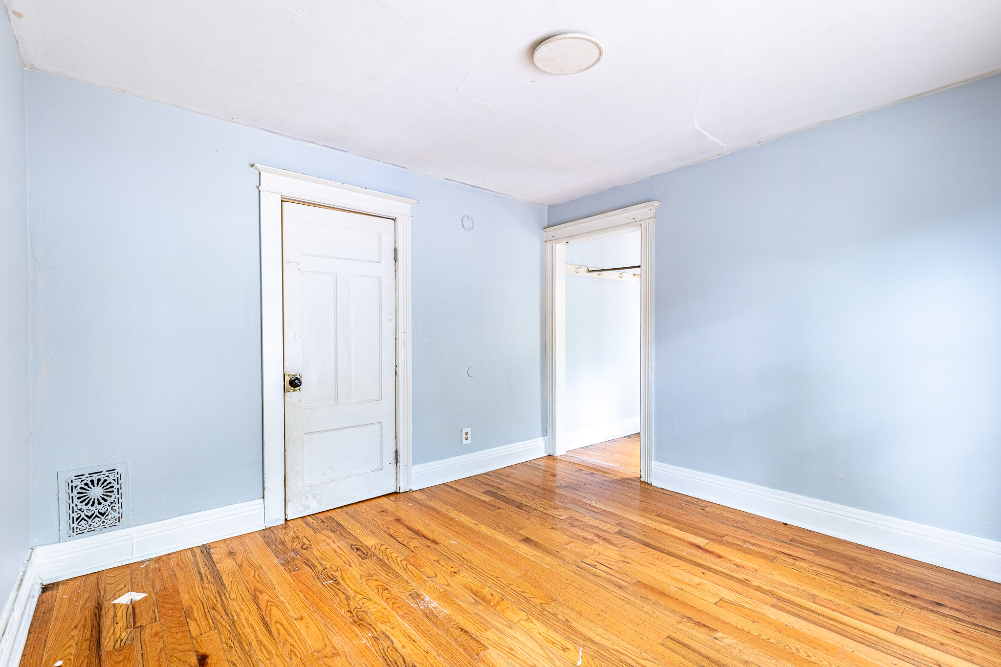 734 Dewey Ave – photo 1