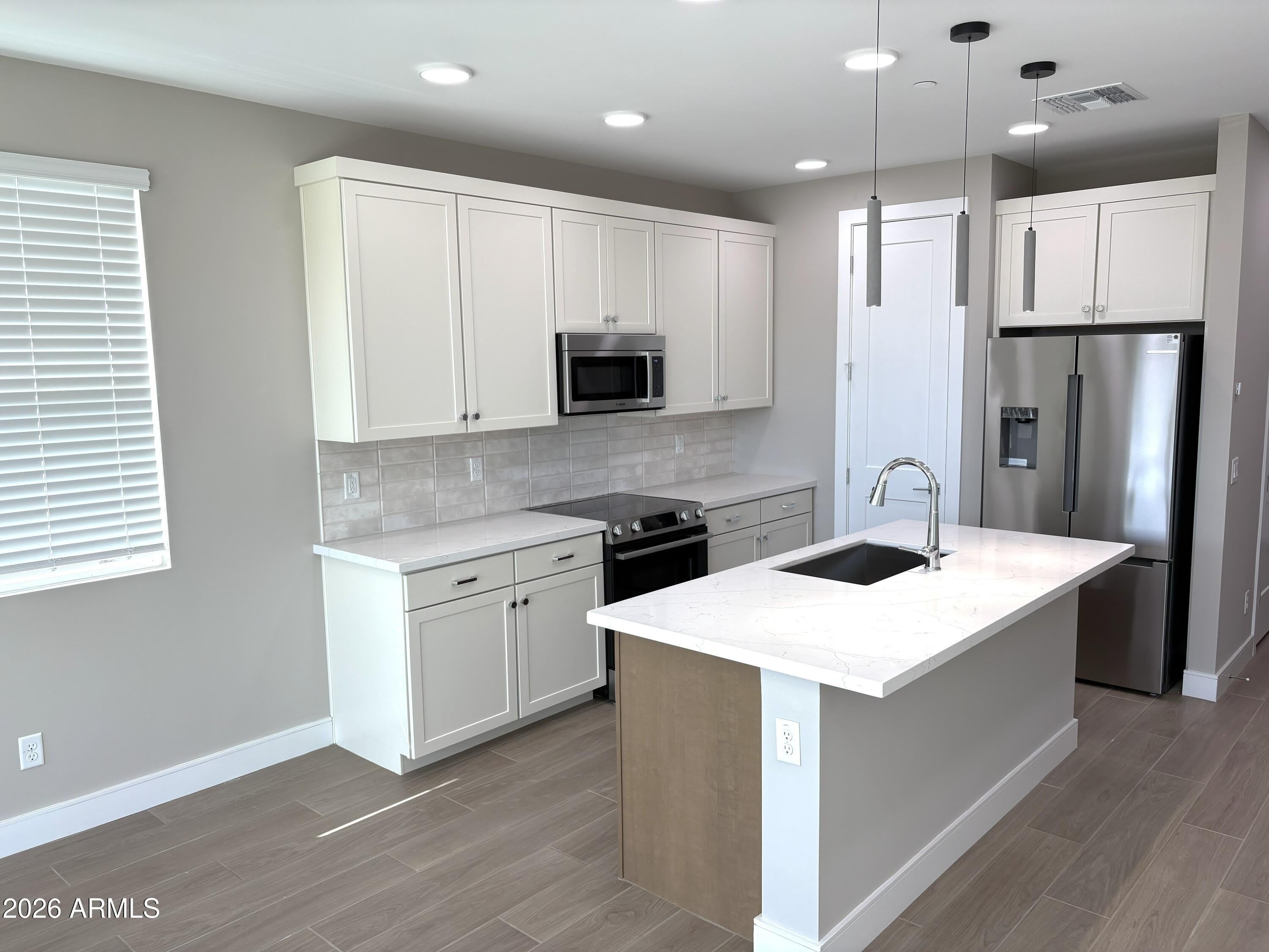 1009 E PASADENA Avenue – photo 1
