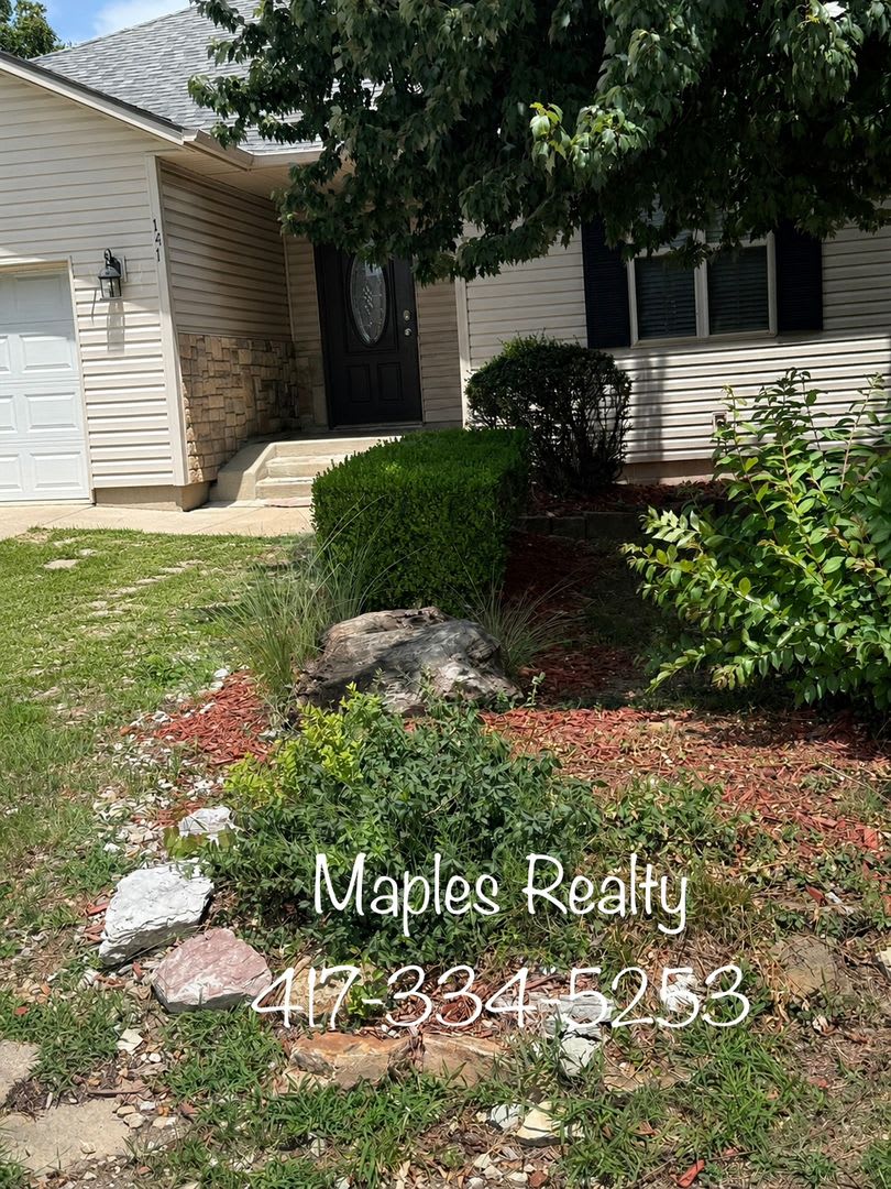 *NEW LISTING* 3 bedroom, 2 bathroom, 2 car garage home in Hollister – photo 1 of 36