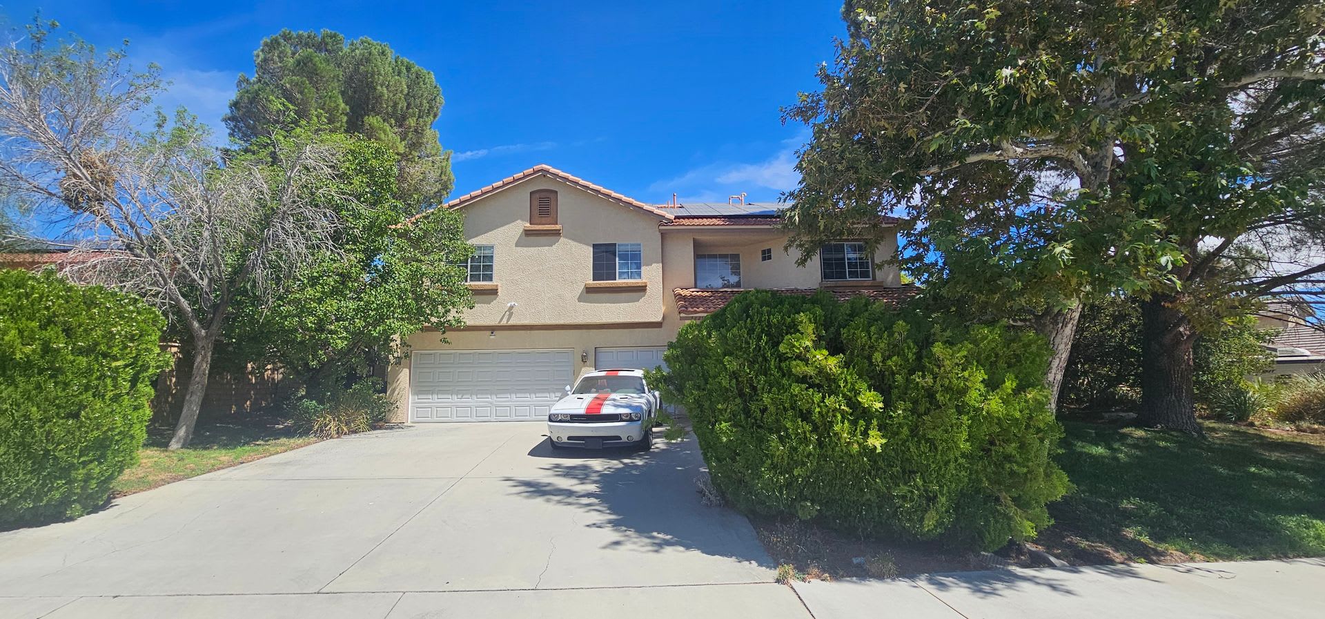 Spacious 5-bedroom, 4-bath home in Palmdale! – photo 1