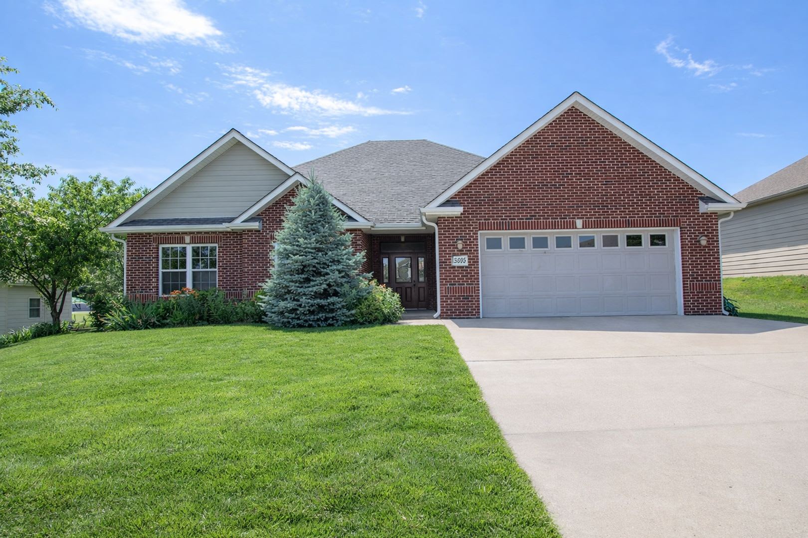 Supreme Residence For A Modern Lifestyle In This 3 Bedroom Home – photo 1