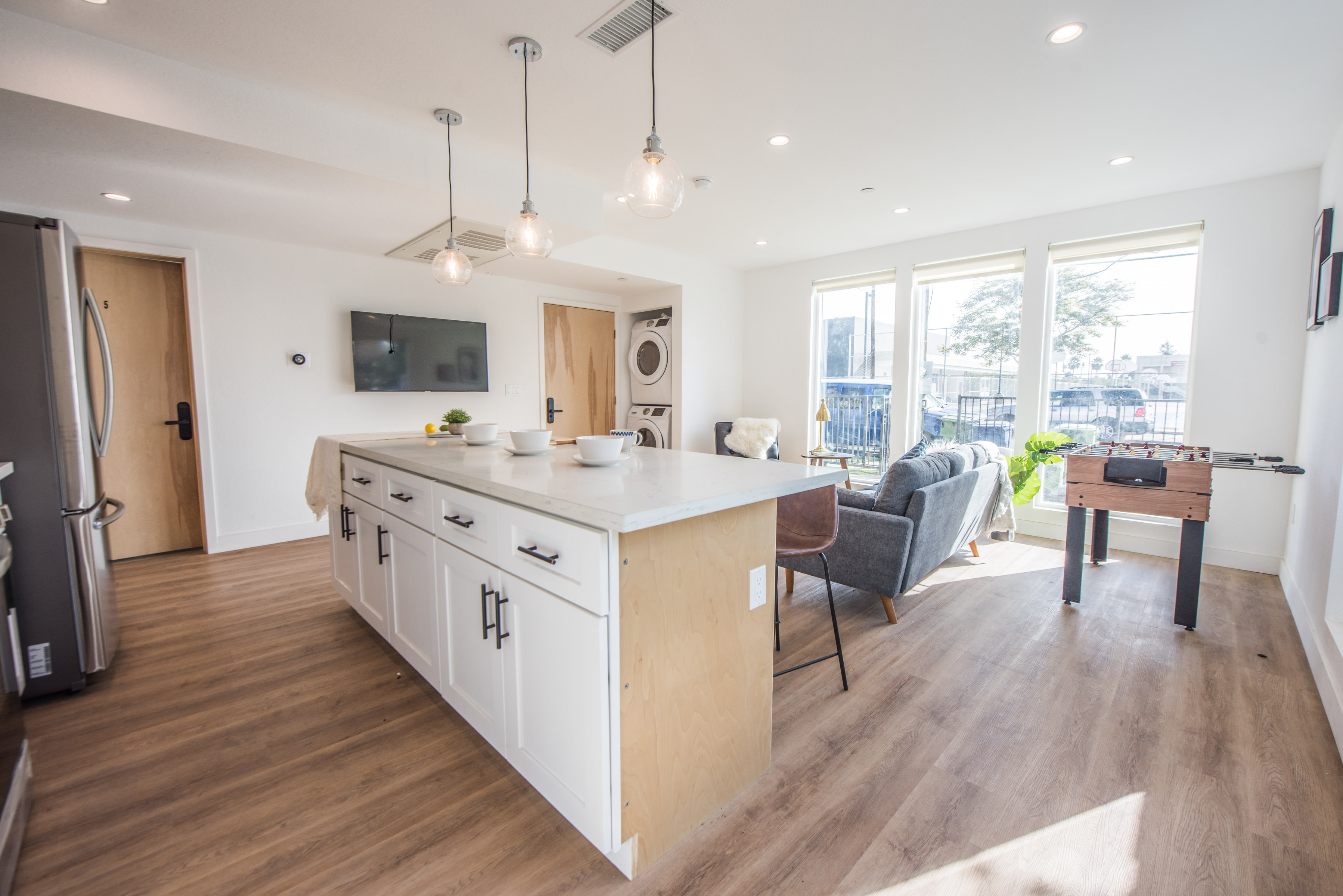 1651 W 37th Pl – photo 1