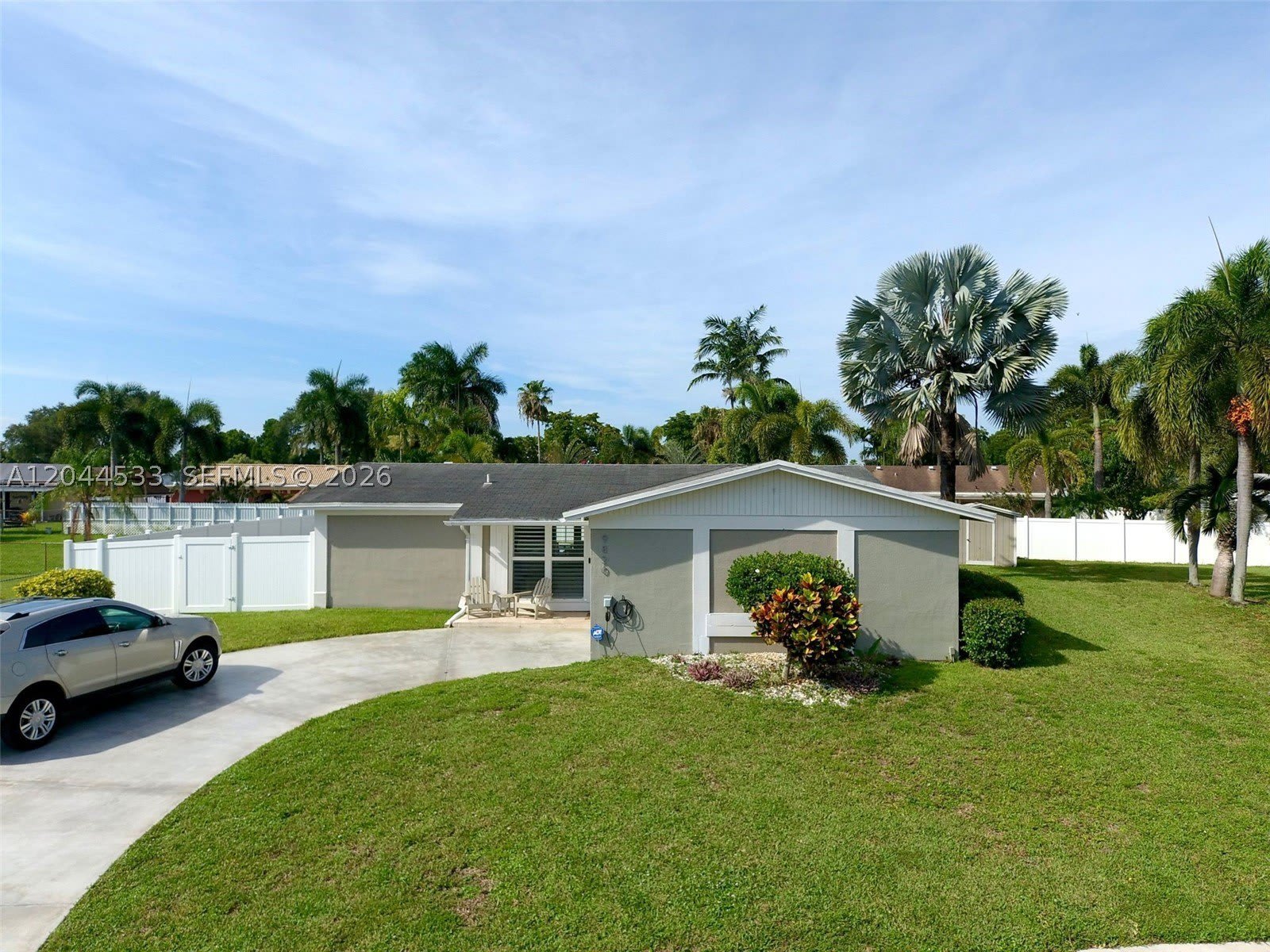 9820 NW 7th St – photo 1