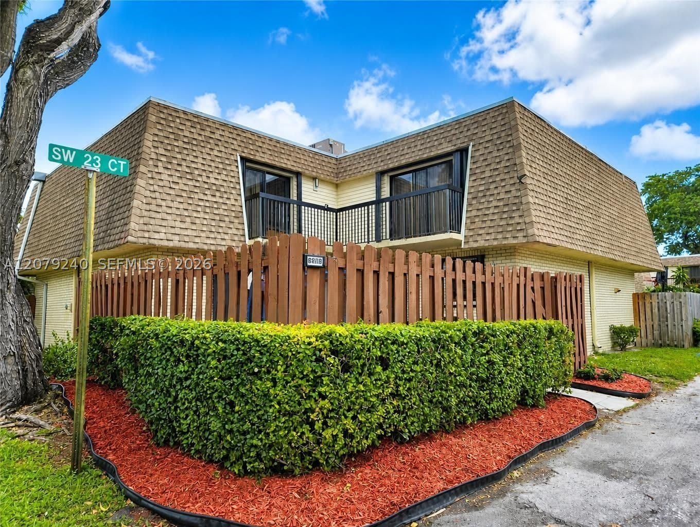 8215 SW 23rd Ct – photo 1