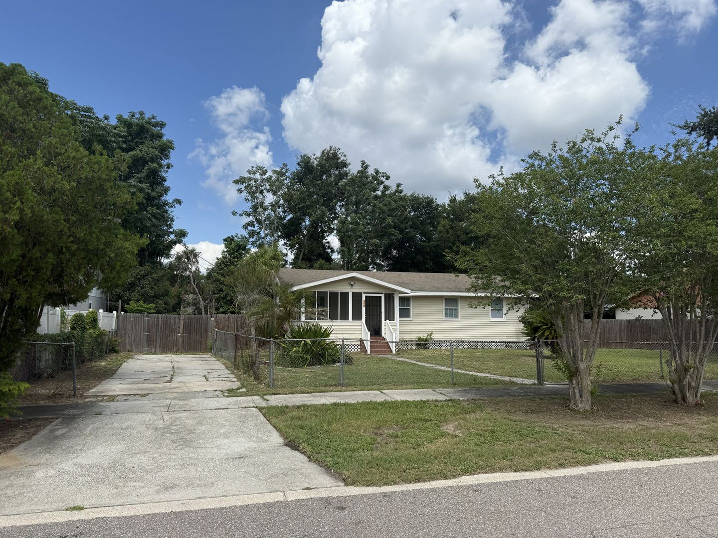 Spacious 4 Bedroom 2 Bathroom Home – photo 1