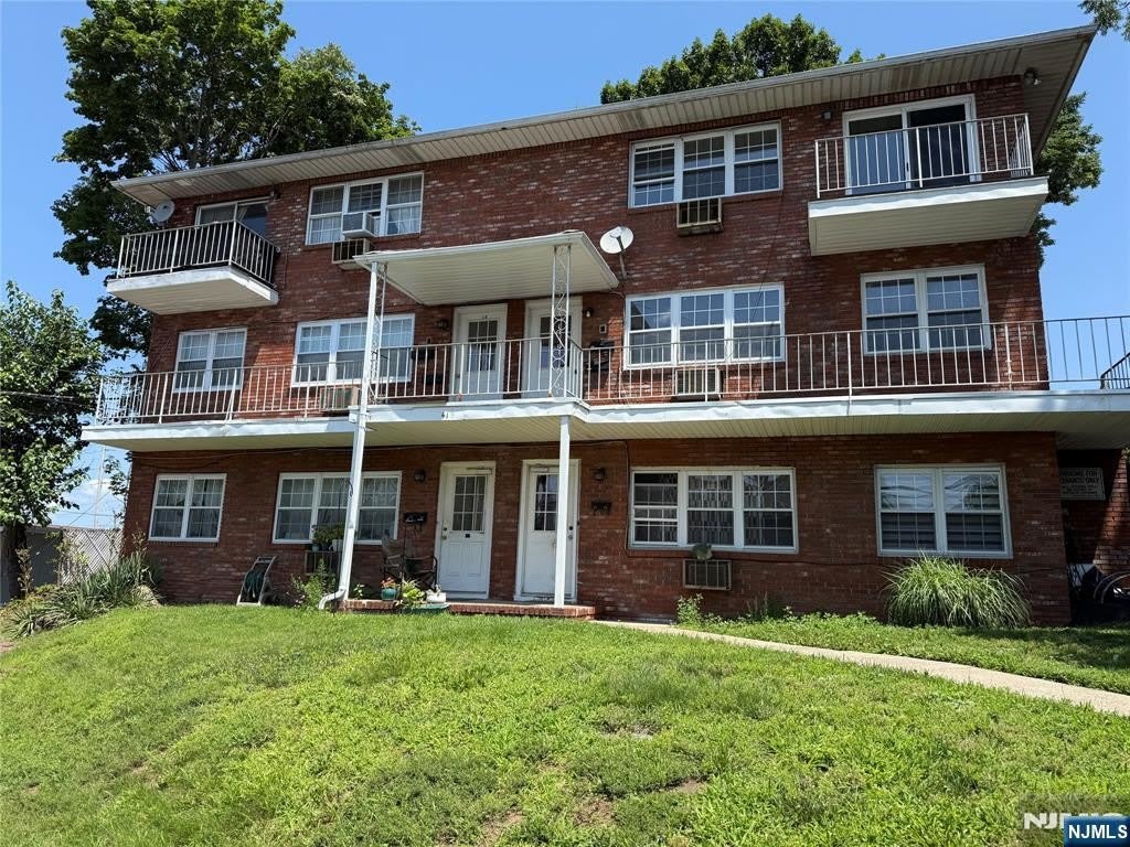 419 Paterson Avenue – photo 1 of 4