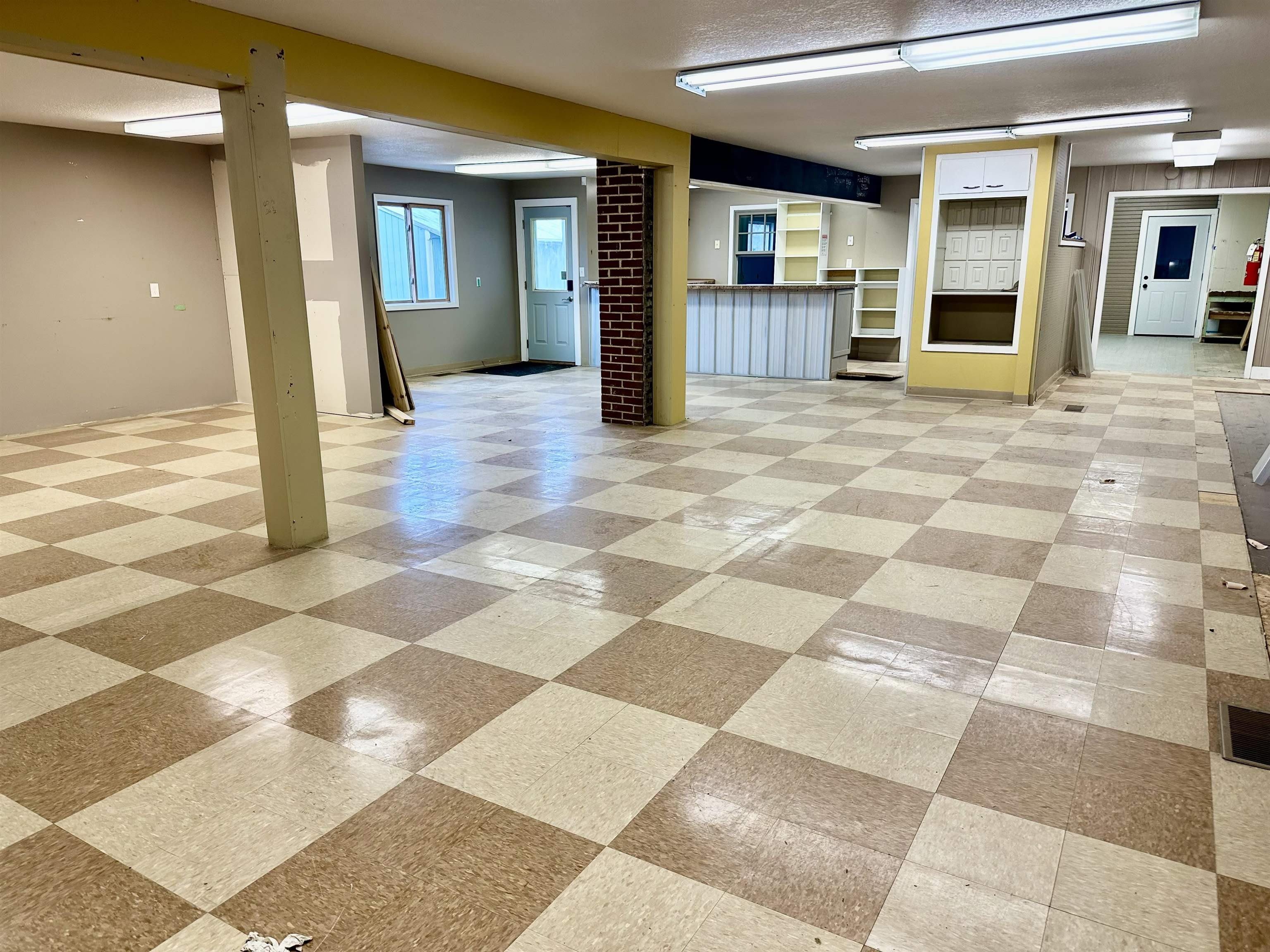 304 S Wayne Street – photo 1 of 14