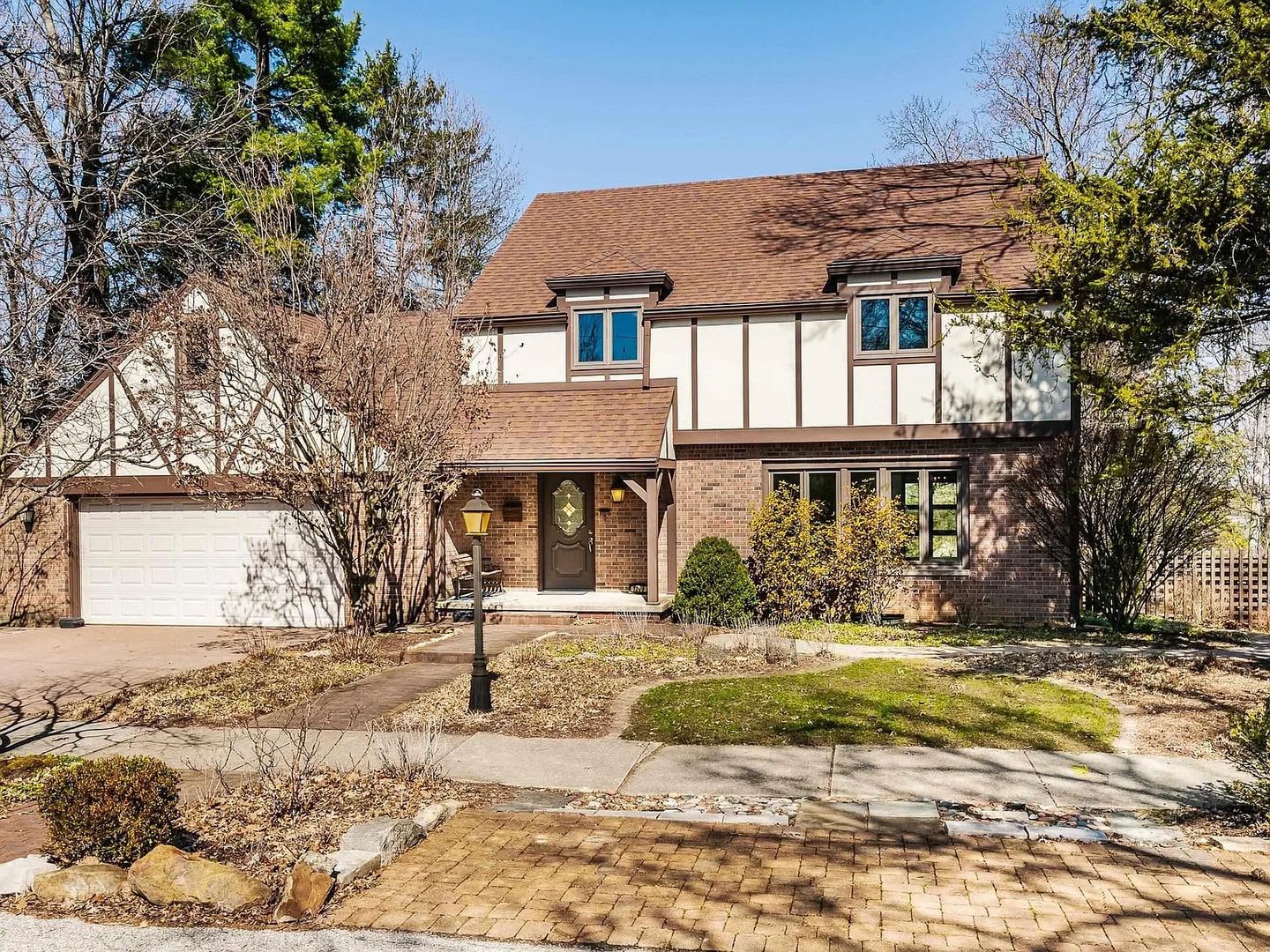 Large 5BR/3.5 Bath in Elm Heights. Available Now! – photo 1