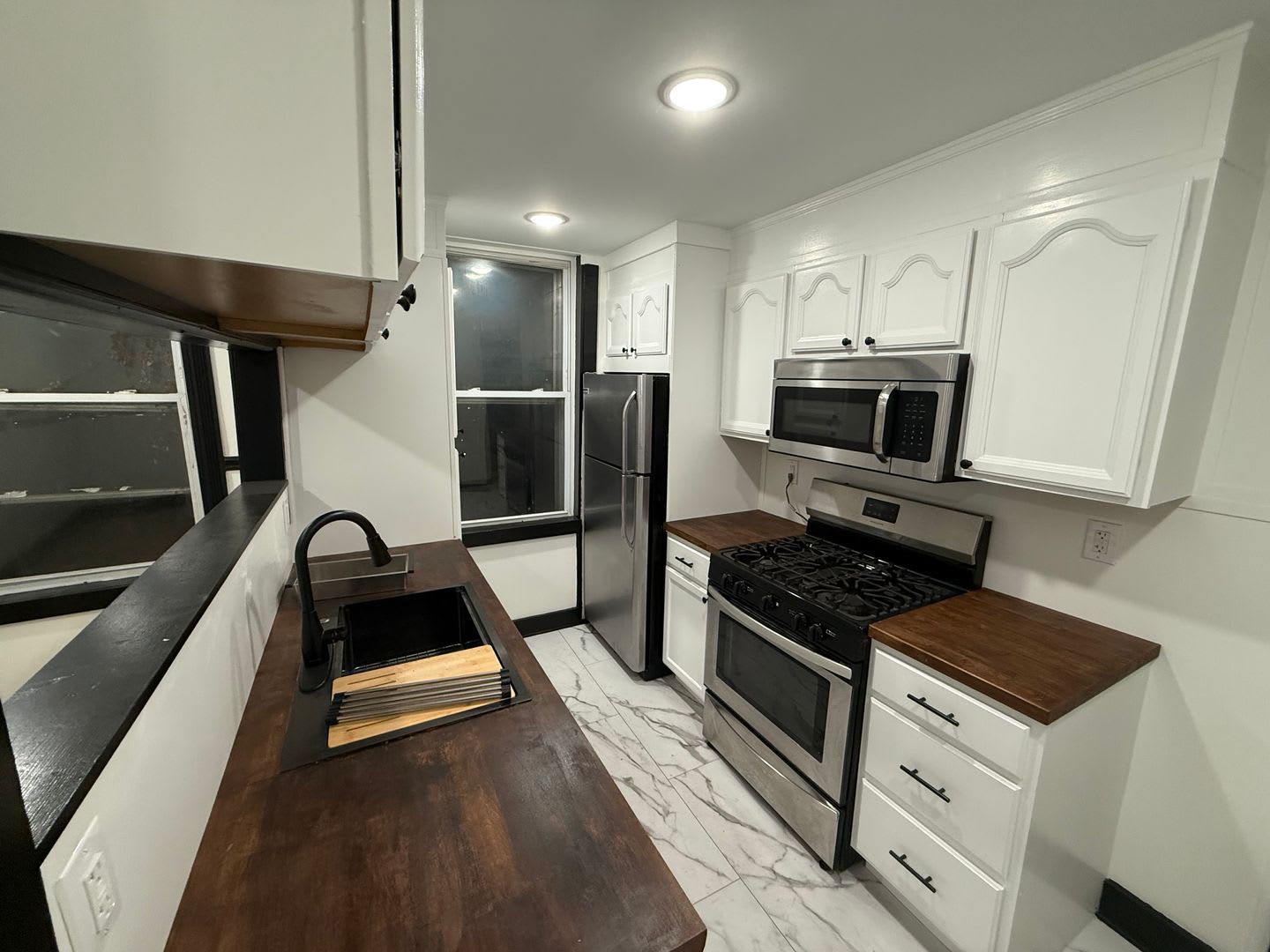 updated 4 bedroom 2.5 Bathroom house for rent – photo 1