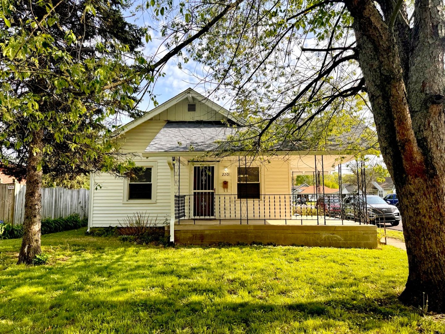 Charming 2 Bedroom 1 Bath House – photo 1