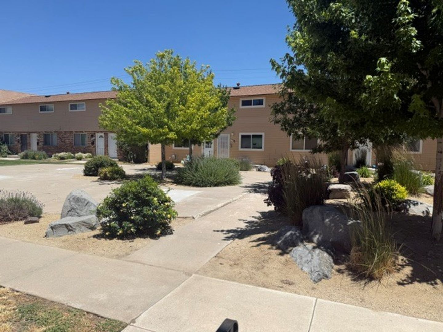 Light and Bright Two bedroom One bath Condo on the West side of Carson – photo 1