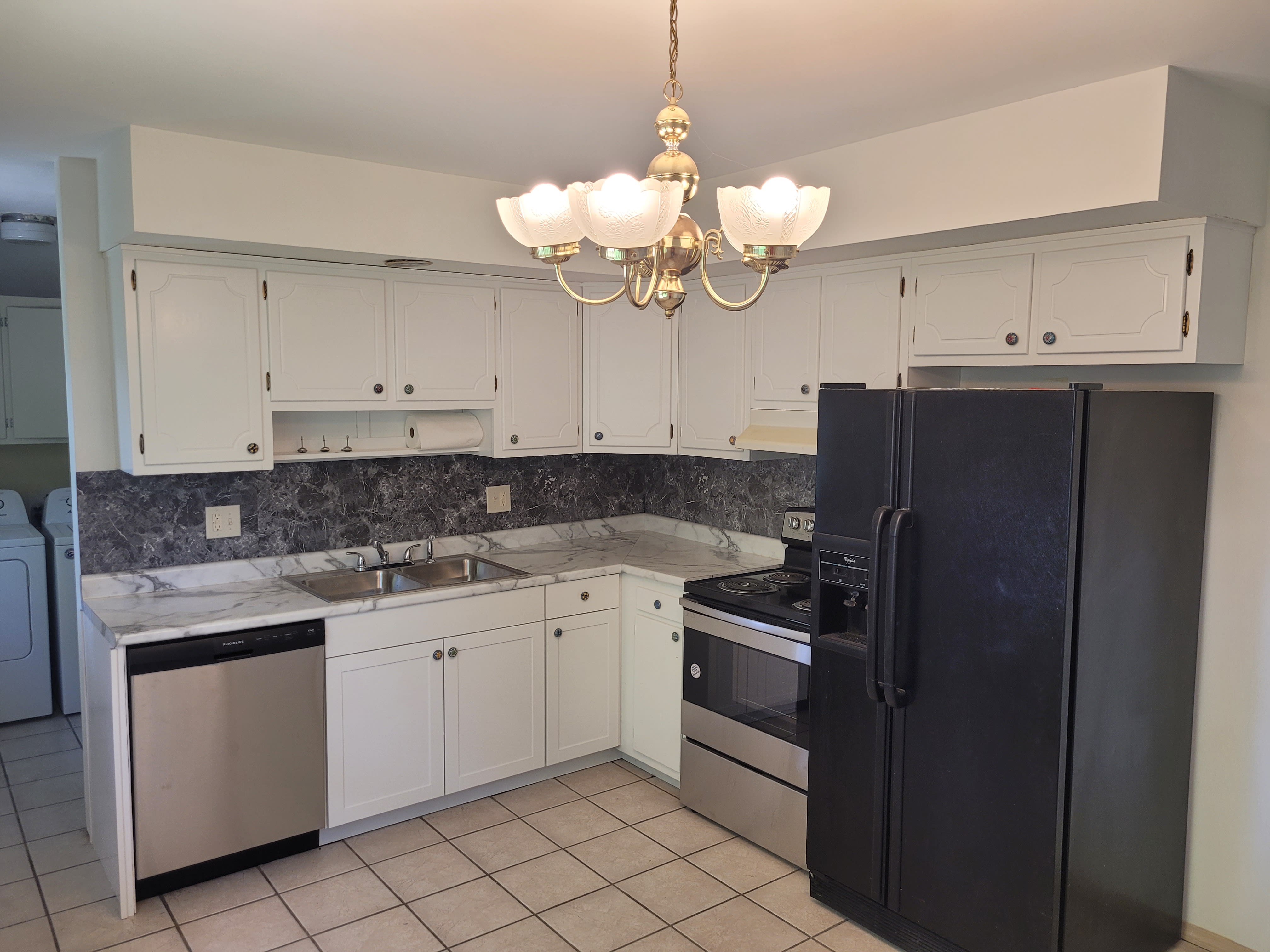 715 South Hickory Drive – photo 1
