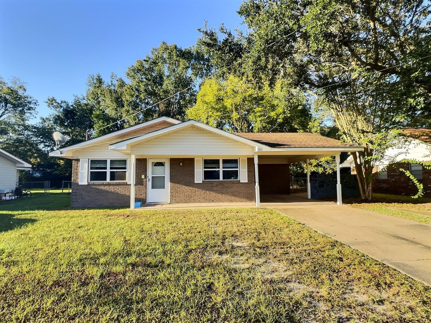 3 Bedroom 1.5 Bathroom home in Ocean Springs School District – photo 1 of 26