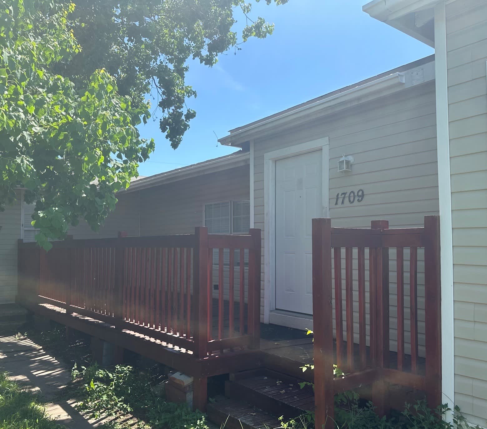 1709 West 4th Street – photo 1 of 6