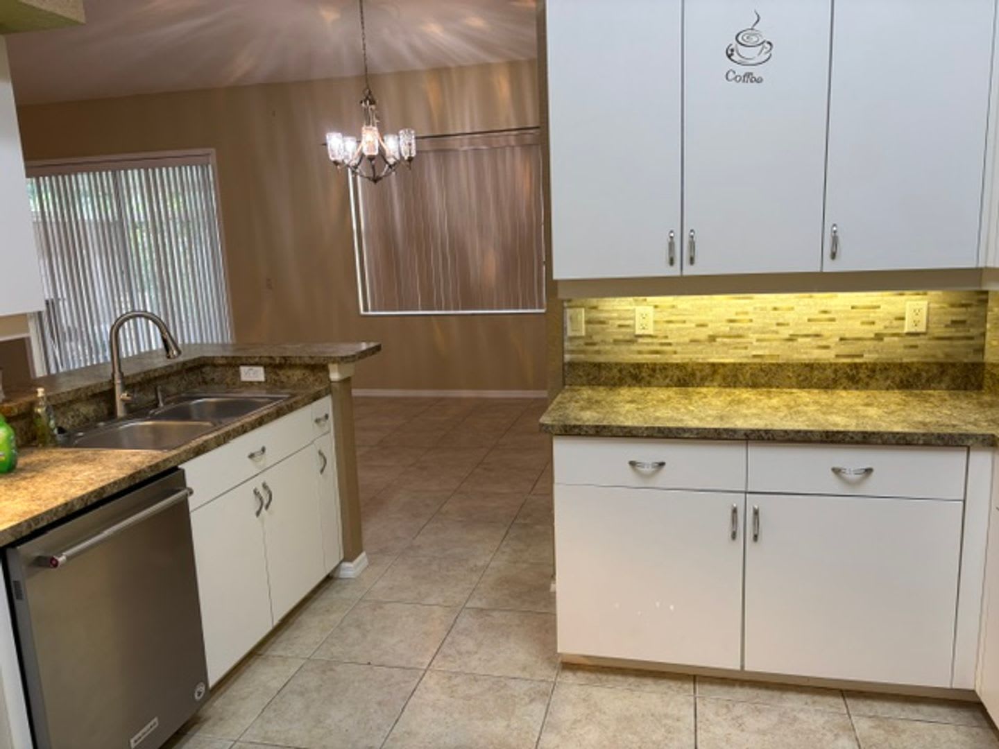 3,2,2 Located in Deerfield Estates – photo 1