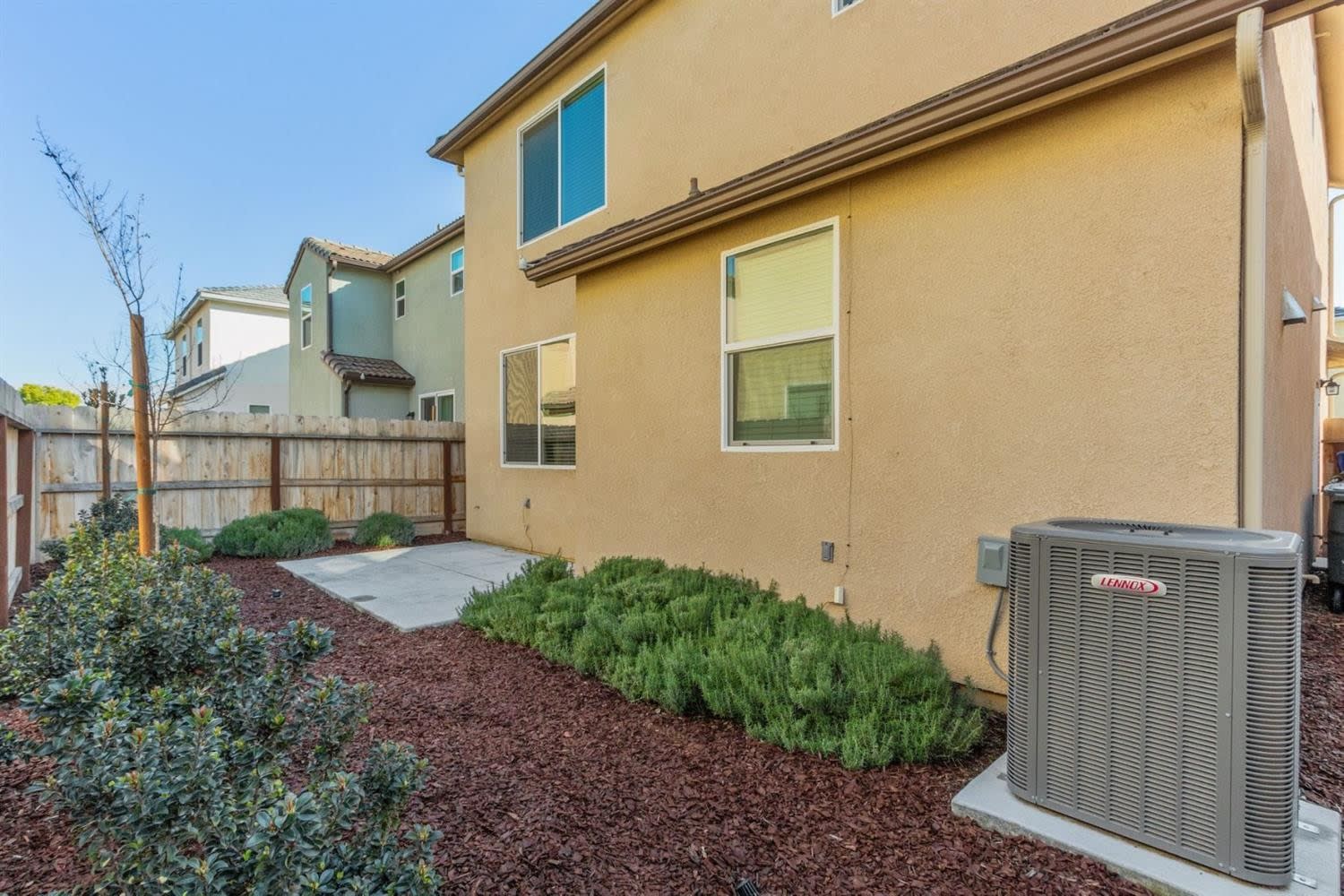Beautiful Newer 3 Bedroom Patio Home in Desirable Loma Vista Community! – photo 1 of 16