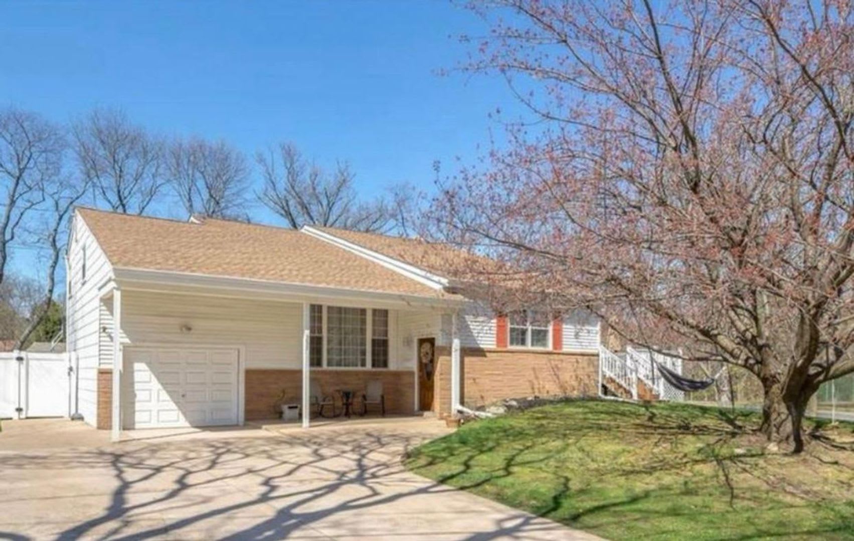 Available immediately!! Large House in Cherry Hill East – photo 1 of 22